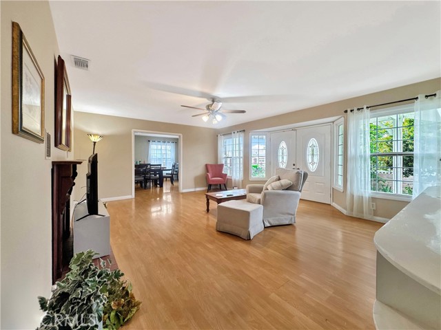 7736 Sugar Drive, Huntington Beach CA: https://media.crmls.org/medias/c9088fe5-74ae-42bf-a5bf-2d190c78c744.jpg