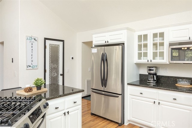 39607 Forest Road, Big Bear Lake CA: https://media.crmls.org/medias/c9091109-1d32-45a4-ba28-d9d925d3ddbb.jpg