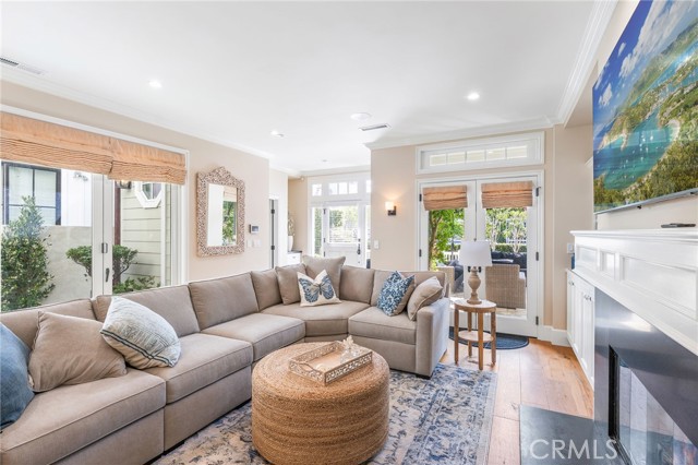 Detail Gallery Image 6 of 37 For 220 Coral, Newport Beach,  CA 92662 - 3 Beds | 3/1 Baths