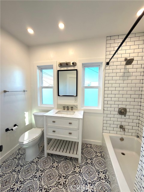 Detail Gallery Image 9 of 10 For 1946 S Bronson, Los Angeles,  CA 90018 - 2 Beds | 1 Baths