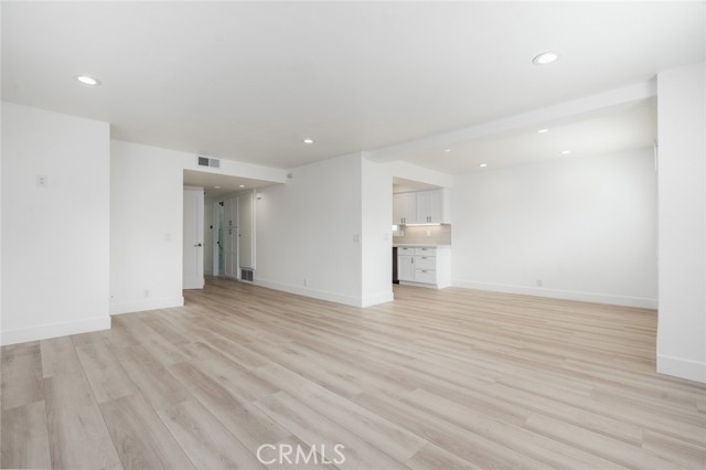 707 1/2 Orchid Avenue, Corona del Mar CA: https://media.crmls.org/medias/c90b49f6-84cc-46de-adcc-d7fca68e31d7.jpg
