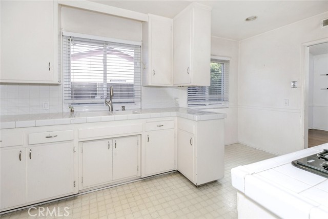 Detail Gallery Image 19 of 33 For 13727 Leadwell St, Van Nuys,  CA 91405 - 3 Beds | 1/1 Baths