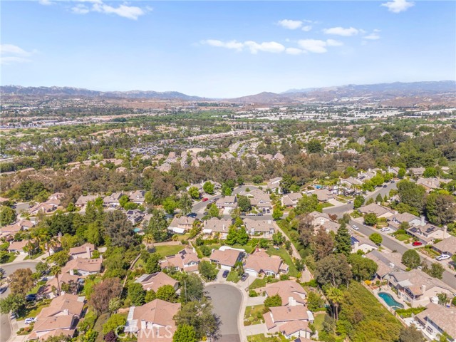 27054 Riversbridge Way, Valencia CA: https://media.crmls.org/medias/c90c8f61-05bf-4229-bb7d-95690a4b7f32.jpg