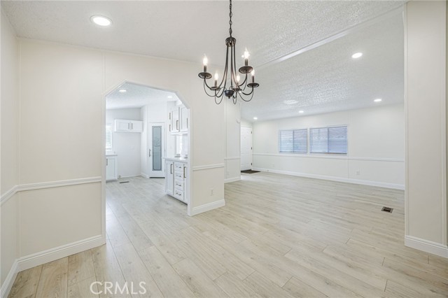 Detail Gallery Image 5 of 39 For 929 E Foothill Bld #140,  Upland,  CA 91786 - 3 Beds | 2 Baths