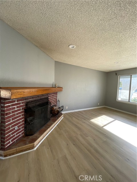 Detail Gallery Image 5 of 11 For 14199 Havasu Rd, Apple Valley,  CA 92307 - 3 Beds | 2 Baths