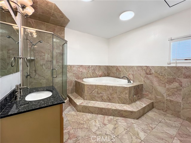 Detail Gallery Image 8 of 23 For 2810 Juniper Dr, Palmdale,  CA 93550 - 3 Beds | 3 Baths