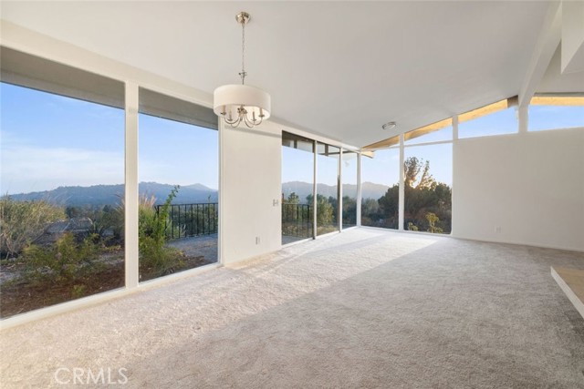 Detail Gallery Image 10 of 69 For 5260 Gould Ave, La Canada Flintridge,  CA 91011 - 3 Beds | 3 Baths