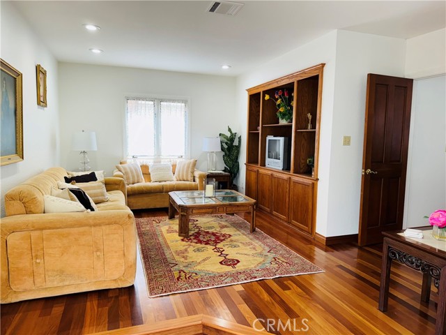87 Rivo Alto Canal, Long Beach CA: https://media.crmls.org/medias/c90fb34e-a4c8-4aa7-8ed0-1215f48fc1e4.jpg