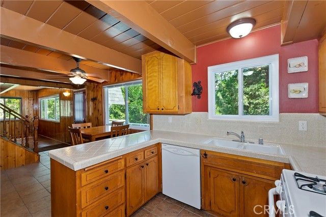 Detail Gallery Image 15 of 40 For 26661 Lake Forest Dr, Twin Peaks,  CA 92391 - 3 Beds | 2/1 Baths