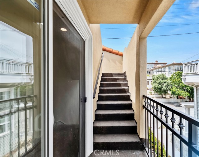 Detail Gallery Image 46 of 75 For 1042 7th St, Hermosa Beach,  CA 90254 - 4 Beds | 3/1 Baths