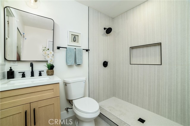 748 N Kenmore, Los Angeles CA: https://media.crmls.org/medias/c911b47c-2d86-40ef-a458-e3a677ef8fbe.jpg