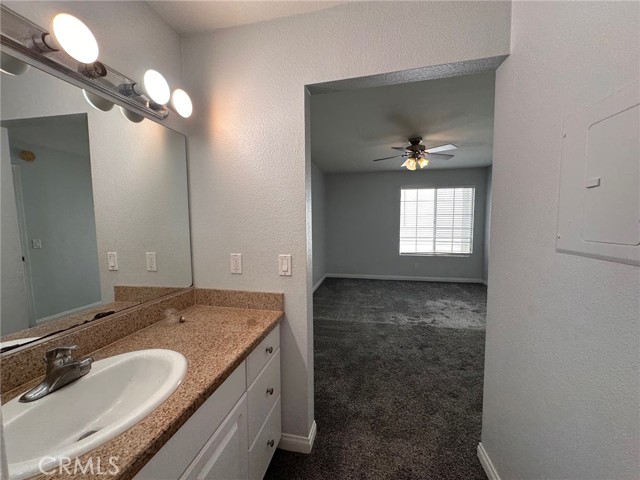 21450 Burbank Boulevard, Woodland Hills CA: https://media.crmls.org/medias/c9141b55-7865-4585-960c-bc97f6254301.jpg