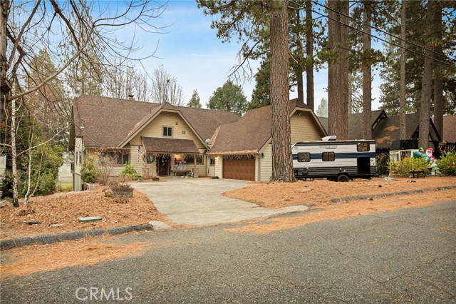 Detail Gallery Image 2 of 39 For 435 Riviera Dr, Lake Arrowhead,  CA 92352 - 3 Beds | 2/1 Baths