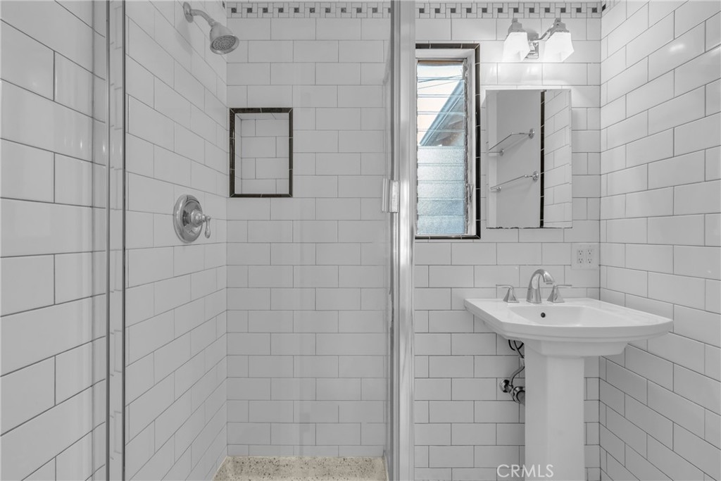 https://media.crmls.org/medias/c914a1d7-b44a-4e17-a089-c8f3146b15ae.jpg?preset=X-Large