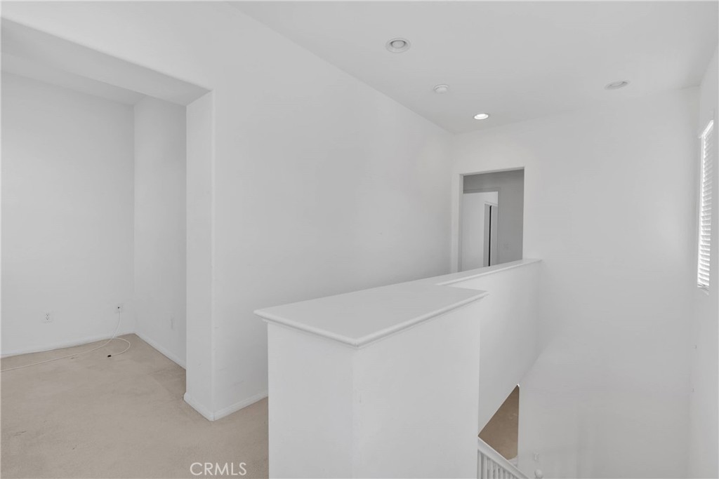 https://media.crmls.org/medias/c916c90a-e4cb-461e-85ea-49011d678548.jpg?preset=X-Large