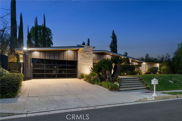 18839 La Amistad Place, Tarzana CA: https://media.crmls.org/medias/c91830dd-c3c8-4623-a3d7-c0ba388c4d36.jpg