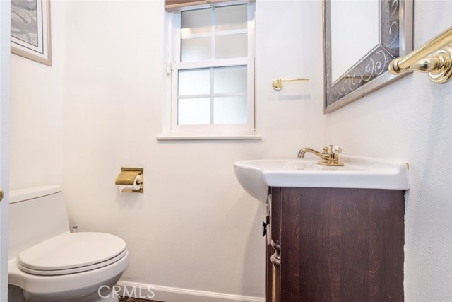 Detail Gallery Image 16 of 54 For 18834 Devonshire St, Northridge,  CA 91324 - 3 Beds | 3 Baths