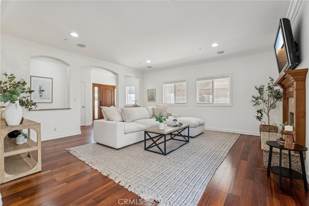 MLS #SB25258301 image #2