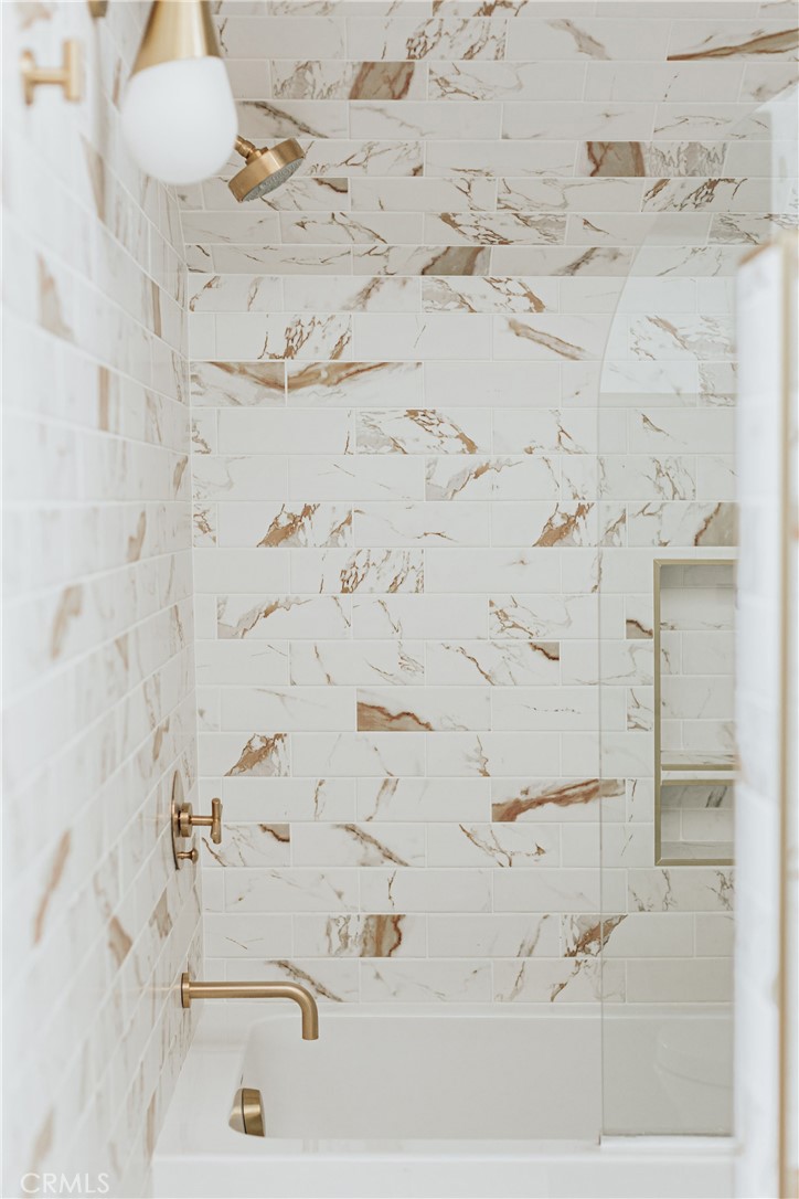 https://media.crmls.org/medias/c918f621-fad4-4289-8314-e2192f2a6f8a.jpg?preset=X-Large