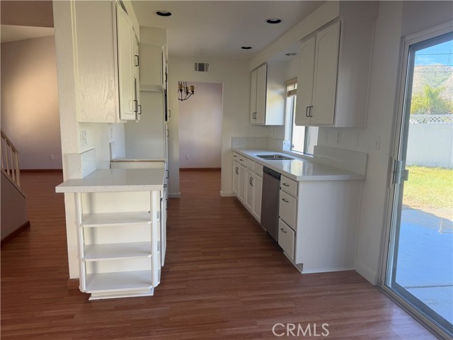 Detail Gallery Image 10 of 41 For 9923 Whitewater, Moreno Valley,  CA 92557 - 3 Beds | 2/1 Baths