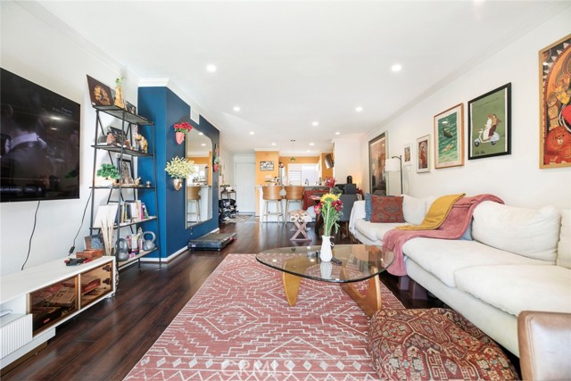 Detail Gallery Image 10 of 30 For 2940 N Verdugo Rd #305,  Glendale,  CA 91208 - 2 Beds | 2 Baths