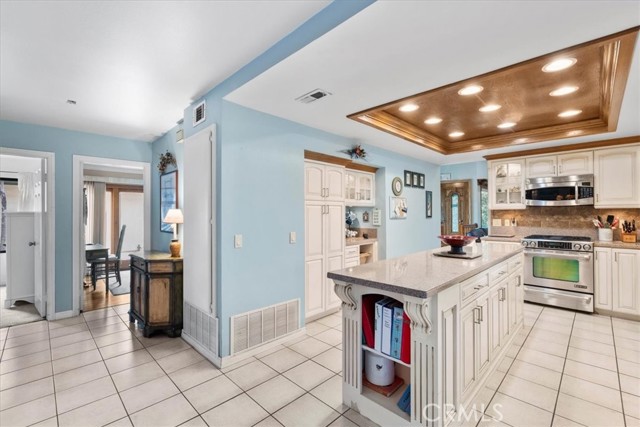 2587 Eagle Circle, Corona CA: https://media.crmls.org/medias/c91c3b3d-f8f7-45ff-97c4-9ddeeafafb6f.jpg