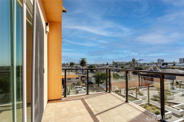 Detail Gallery Image 27 of 46 For 1598 Long Beach #407,  Long Beach,  CA 90813 - 2 Beds | 3 Baths