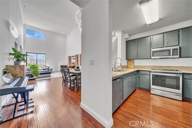 625 S Berendo Street, Los Angeles CA: https://media.crmls.org/medias/c91cd5e4-9778-4f10-acd7-895a616b355d.jpg