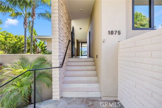 1075 Granville Drive, Newport Beach CA: https://media.crmls.org/medias/c91e290b-7e72-4de5-83f8-3c0fbda6ea44.jpg