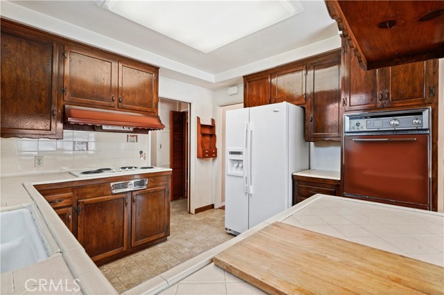 7546 Bluebell Avenue, North Hollywood CA: https://media.crmls.org/medias/c91e6174-2431-43ba-a8b9-1f96933967fb.jpg