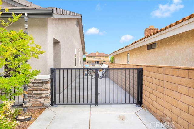 13699 Spring Valley Parkway, Victorville CA: https://media.crmls.org/medias/c91ea180-8618-436f-b153-b39bde26e63b.jpg