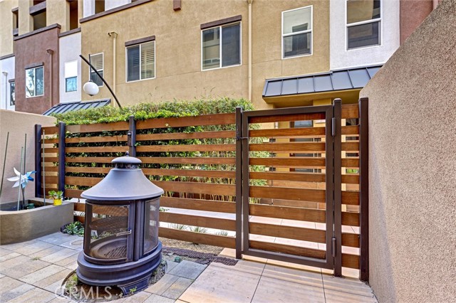 Detail Gallery Image 3 of 37 For 1568 W Artesia Square #E,  Gardena,  CA 90248 - 2 Beds | 2/1 Baths