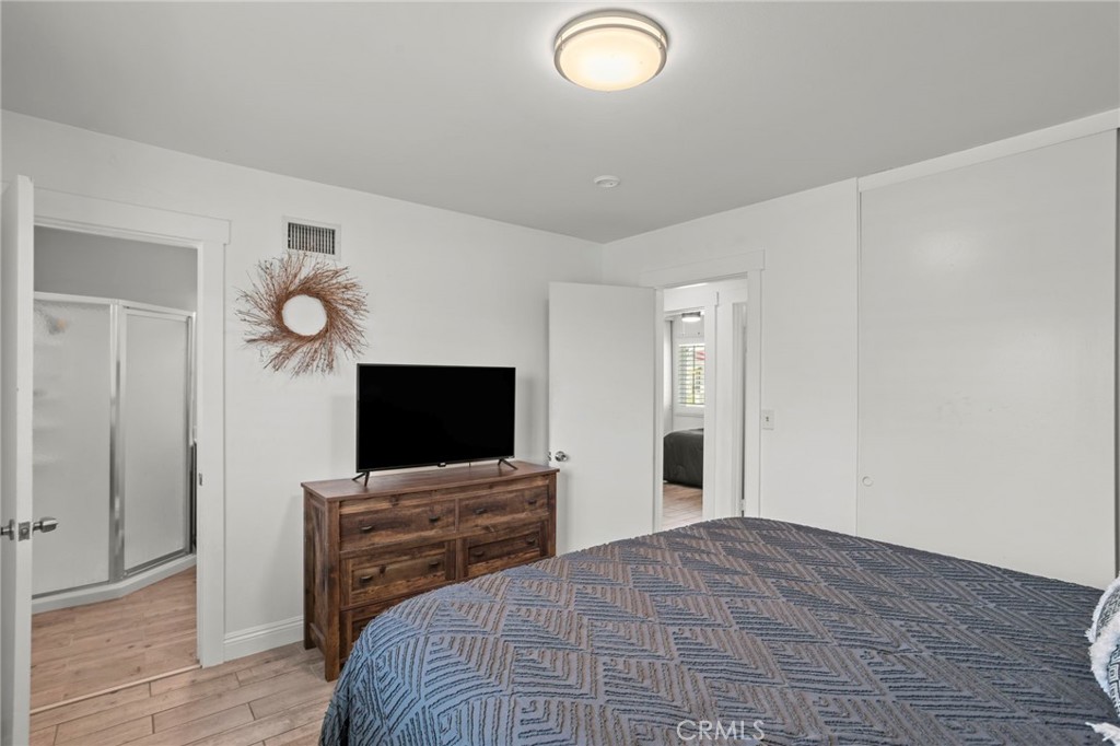 https://media.crmls.org/medias/c9203078-663b-4785-a6fc-b73b2bb35fd2.jpg?preset=X-Large
