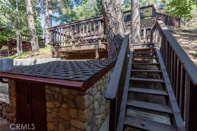 1370 Calgary Drive, Lake Arrowhead CA: https://media.crmls.org/medias/c9207e33-3ae8-40ea-b4a1-d43a854f0a6c.jpg