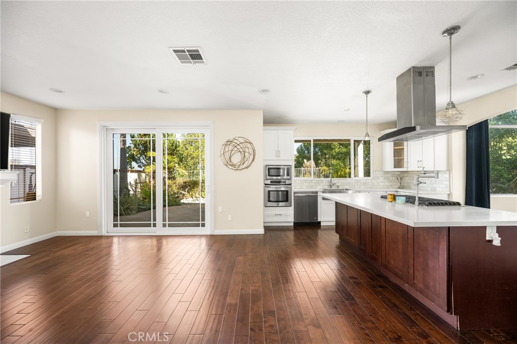 C9208069 0457 46eb Bb9d D93d4197975b