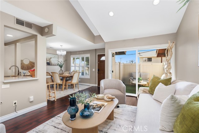 Detail Gallery Image 4 of 34 For 124 S Valencia, La Habra,  CA 90631 - 3 Beds | 2/1 Baths