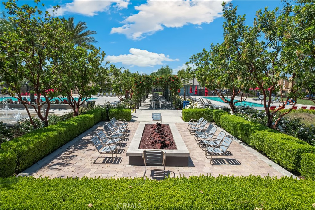 https://media.crmls.org/medias/c9210c8b-330f-437a-a14c-b7de007f9204.jpg?preset=X-Large