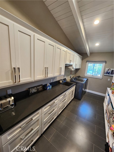 507 E Mariposa Drive, Redlands CA: https://media.crmls.org/medias/c9220db8-d54d-4ccd-81f8-2cfb2ab89b34.jpg