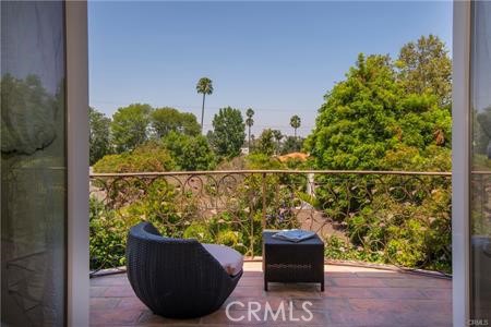 13045 Greenleaf Street, Studio City CA: https://media.crmls.org/medias/c9238f1e-c89c-4da2-a741-b75c82b3f3df.jpg