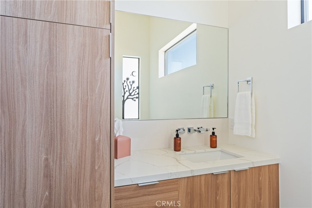 MLS #OC25252213 image #16