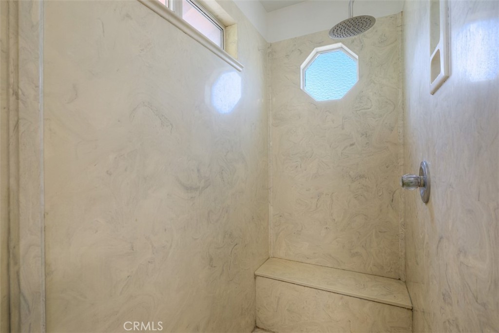 https://media.crmls.org/medias/c9261e1b-c5ac-4c30-8e89-172d8ce4288d.jpg?preset=X-Large