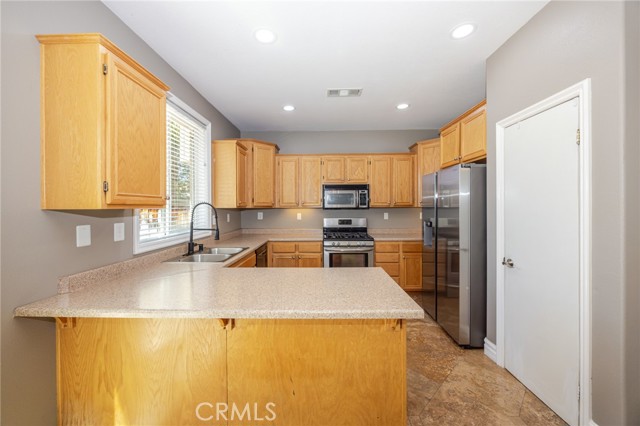 Detail Gallery Image 12 of 36 For 11964 Limestone Ct, Yucaipa,  CA 92399 - 3 Beds | 2/1 Baths