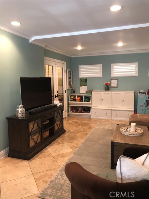 Detail Gallery Image 10 of 29 For 75 Claremont, Long Beach,  CA 90803 - 4 Beds | 4 Baths