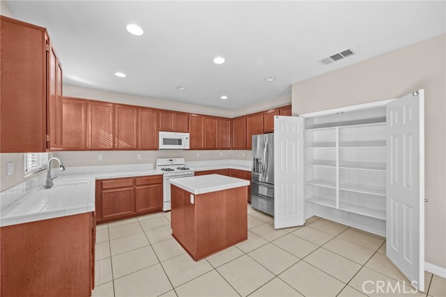 Detail Gallery Image 15 of 48 For 31010 Sedona St, Lake Elsinore,  CA 92530 - 4 Beds | 3 Baths