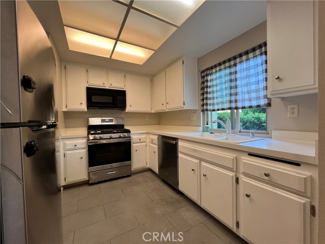 Detail Gallery Image 9 of 17 For 8777 Tulare Dr 411a,  Huntington Beach,  CA 92646 - 2 Beds | 2 Baths