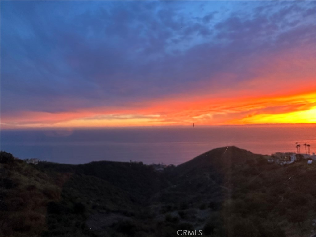https://media.crmls.org/medias/c926dcdc-c826-4ced-8006-75a7c7a4fbfb.jpg?preset=X-Large