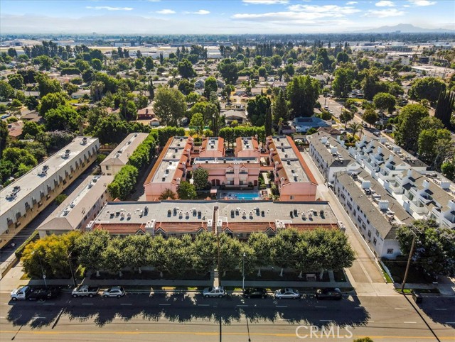 Detail Gallery Image 9 of 45 For 7320 Balboa Bld, Lake Balboa,  CA 91406 - 2 Beds | 2 Baths