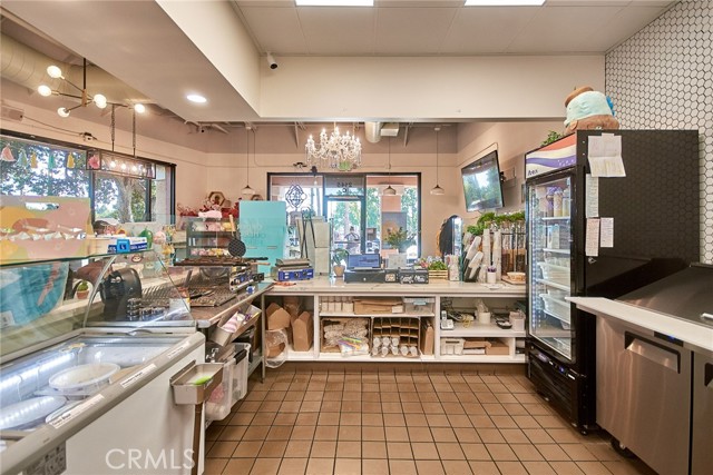 2145 Foothill Boulevard, La Verne CA: https://media.crmls.org/medias/c9277269-084f-40d4-9fcb-e912bea431af.jpg