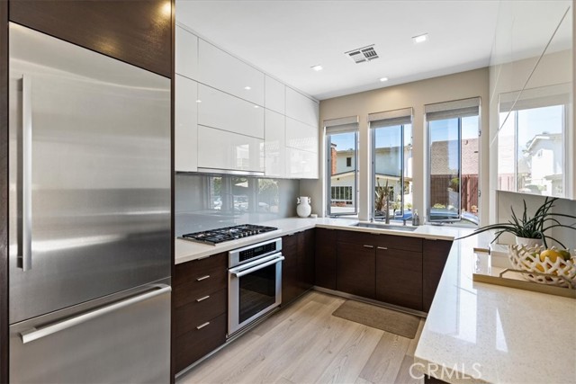 29 W Neapolitan Lane, Long Beach CA: https://media.crmls.org/medias/c92886c9-6492-4e8a-b187-ed9f696bf34b.jpg