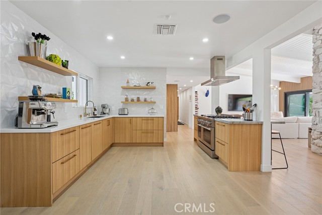 Detail Gallery Image 14 of 53 For 5700 El Canon Ave, Woodland Hills,  CA 91367 - 3 Beds | 3 Baths